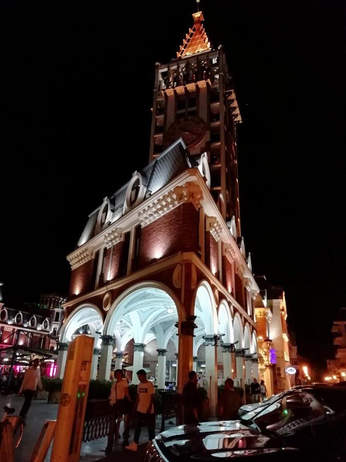 Piazza Four Colours Hotel Batumi Exterior photo