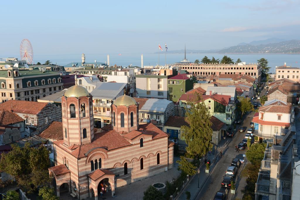 Piazza Four Colours Hotel Batumi Exterior photo