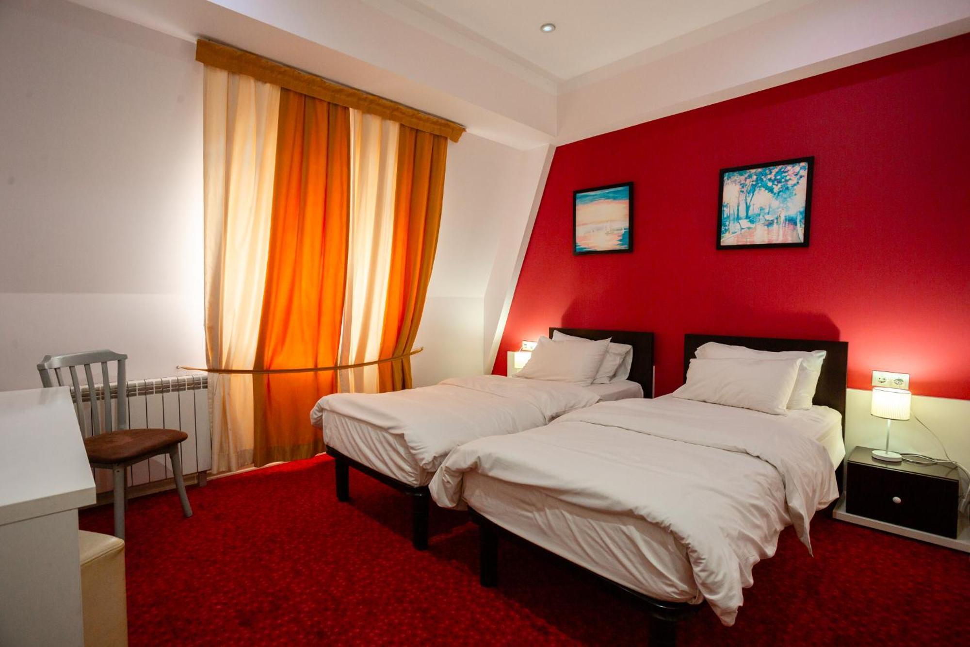 Piazza Four Colours Hotel Batumi Exterior photo