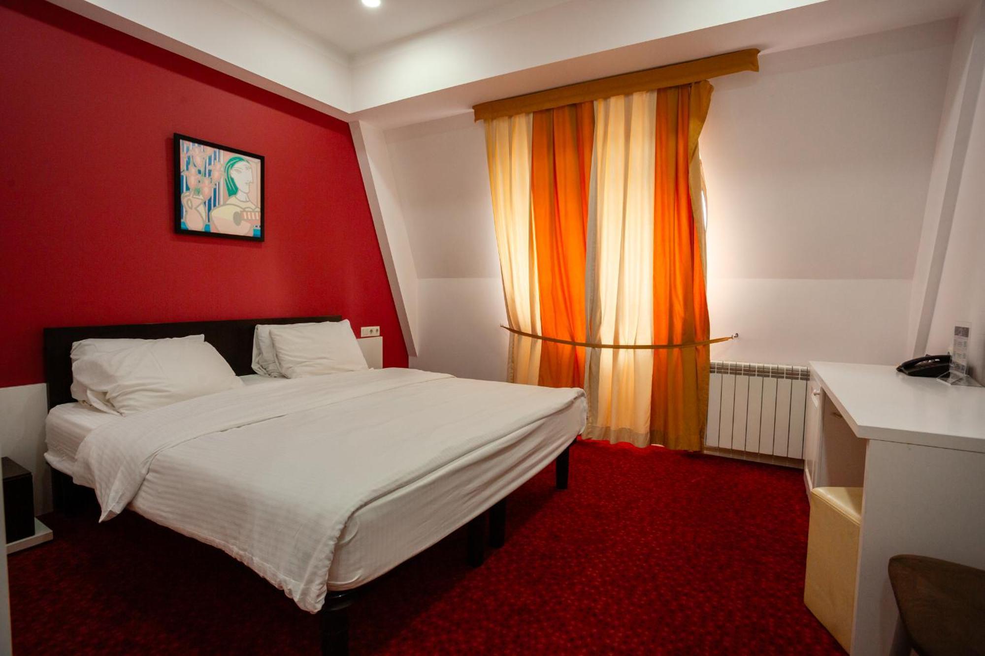 Piazza Four Colours Hotel Batumi Exterior photo