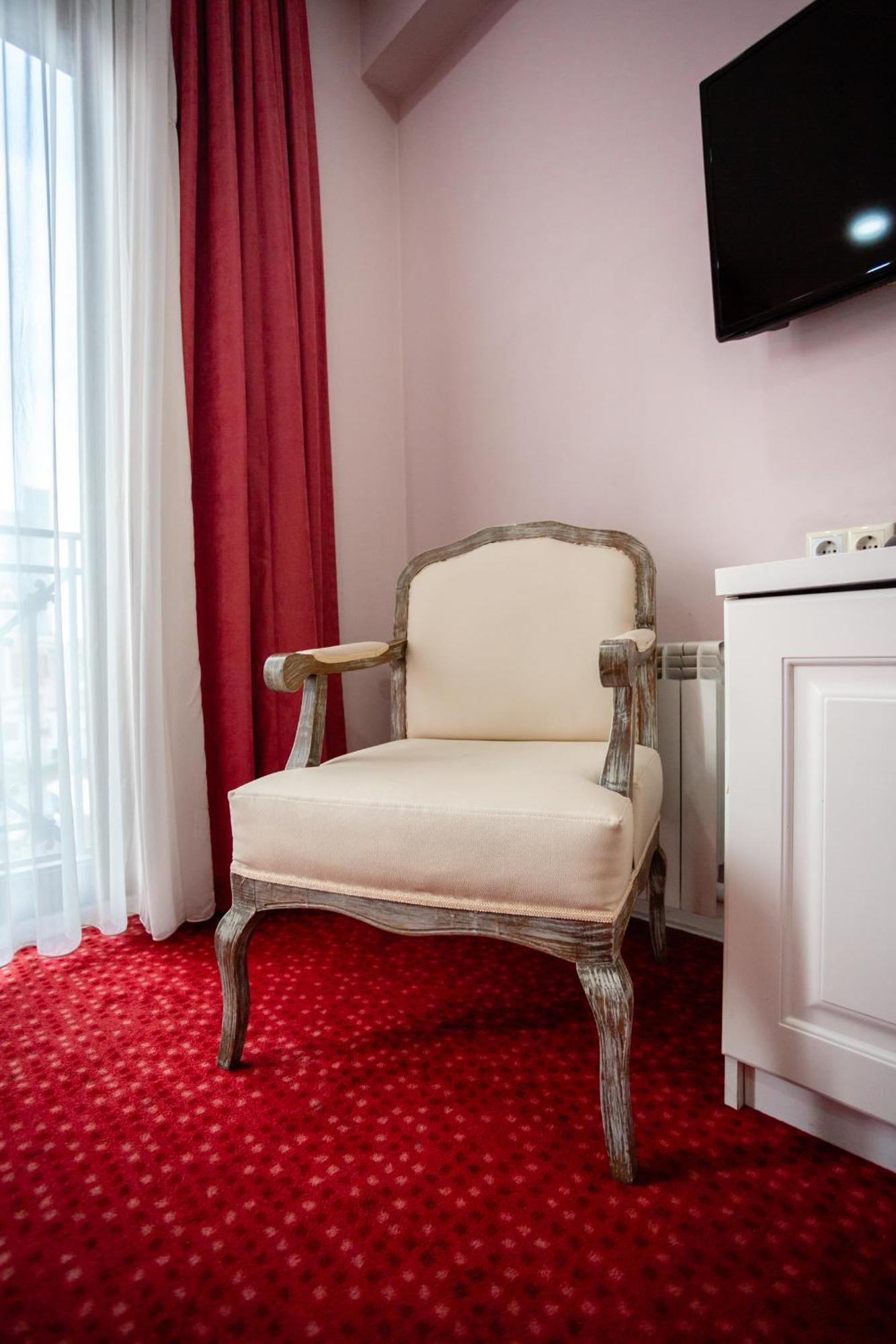Piazza Four Colours Hotel Batumi Exterior photo