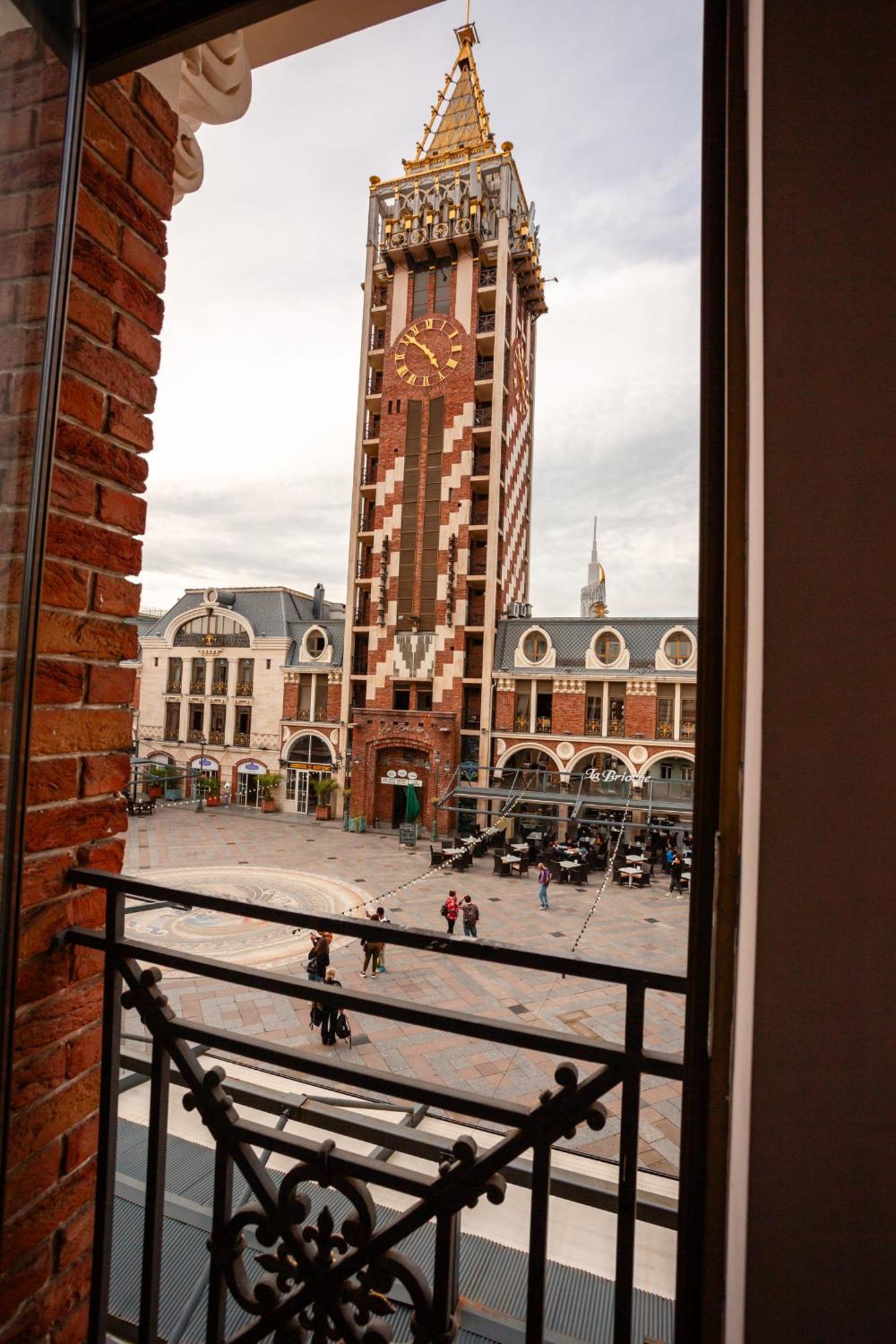 Piazza Four Colours Hotel Batumi Exterior photo