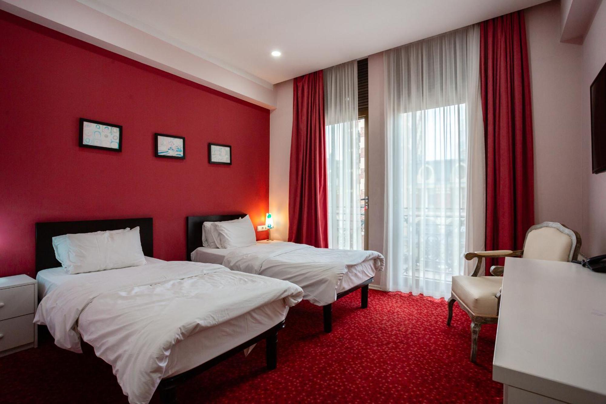 Piazza Four Colours Hotel Batumi Exterior photo