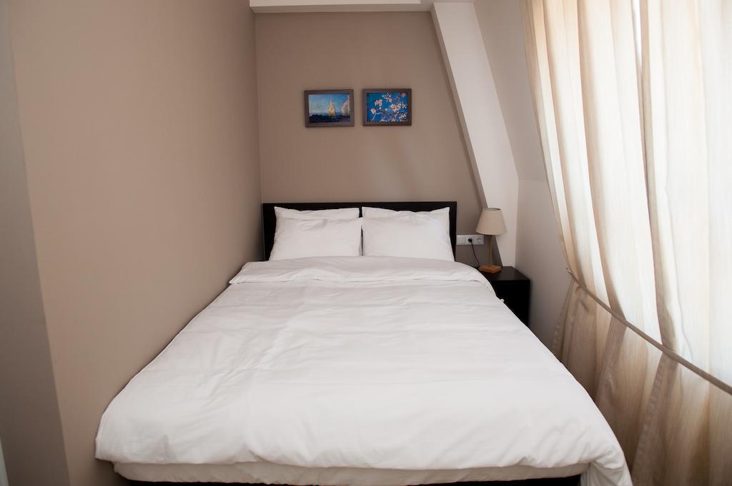 Piazza Four Colours Hotel Batumi Room photo