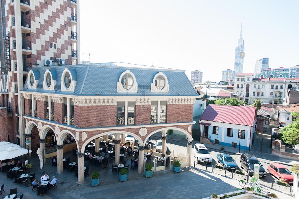 Piazza Four Colours Hotel Batumi Exterior photo