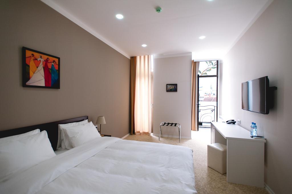 Piazza Four Colours Hotel Batumi Room photo