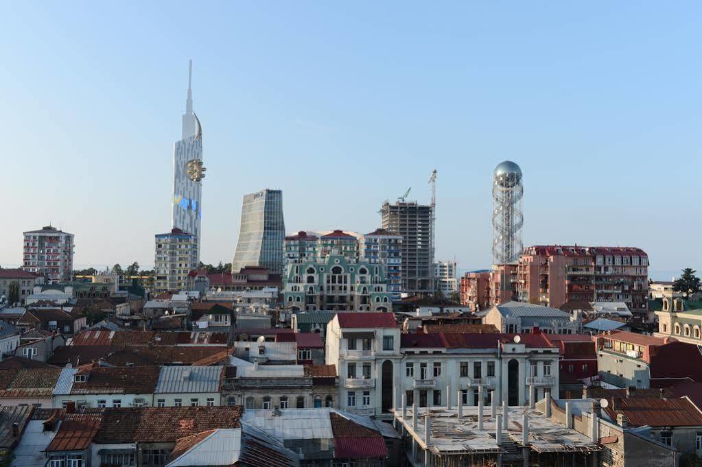 Piazza Four Colours Hotel Batumi Exterior photo
